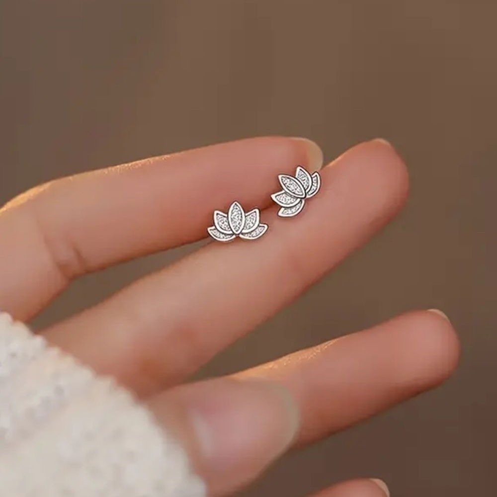 Graceful Lotus, 925 Silver-Plated Copper - Chic & Elegant Small Stud Earrings - Picture 4 of 6